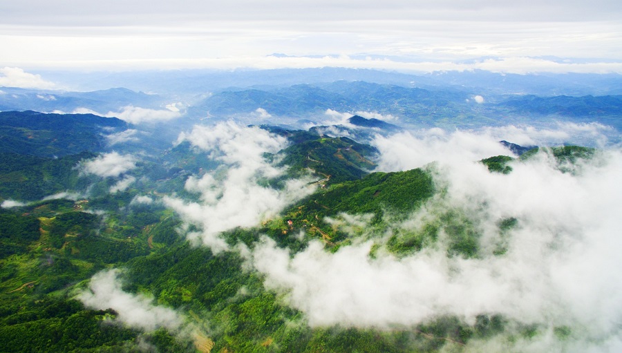 Yunwu Mountain in Ankang Shiquan